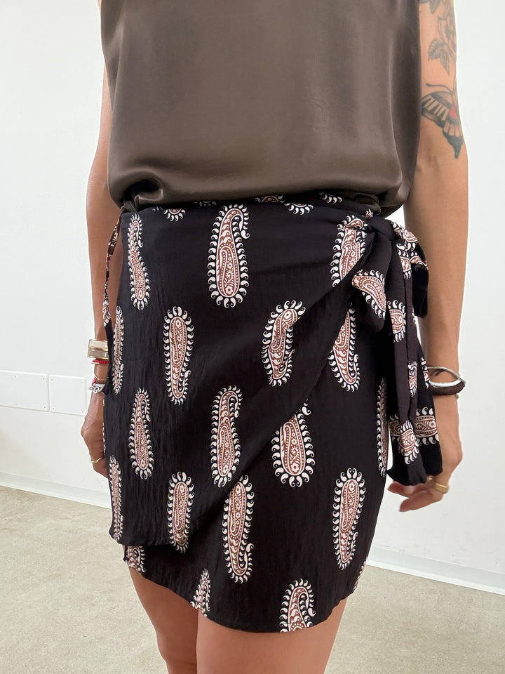 MINIGONNA PAREO NERA PAISLEY CUOIO