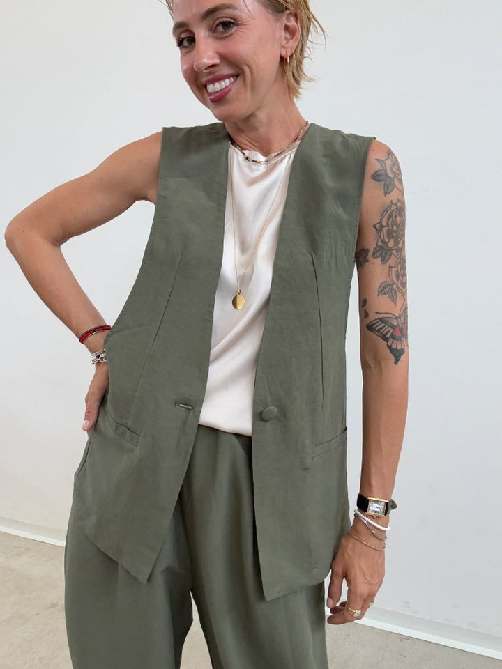 GILET ALICE LINO VISCOSA VERDE MILI;GILET ALICE LINO VISCOSA VERDE MILI;GILET ALICE LINO VISCOSA VERDE MILI;GILET ALICE LINO VISCOSA VERDE MILI;GILET ALICE LINO VISCOSA VERDE MILI;GILET ALICE LINO VISCOSA VERDE MILI;GILET ALICE LINO VISCOSA VERDE MILI;GILET ALICE LINO VISCOSA VERDE MILI;GILET ALICE LINO VISCOSA VERDE MILI