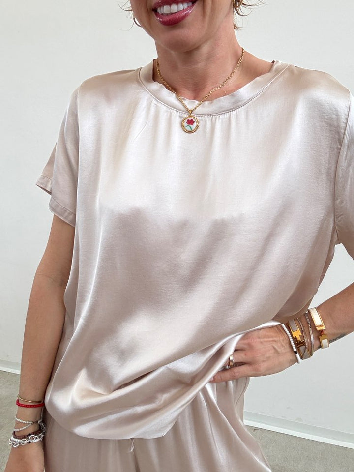 TSHIRT BETTA SATIN LIGHT BEIGE;TSHIRT BETTA SATIN LIGHT BEIGE;TSHIRT BETTA SATIN LIGHT BEIGE;TSHIRT BETTA SATIN LIGHT BEIGE;TSHIRT BETTA SATIN LIGHT BEIGE;TSHIRT BETTA SATIN LIGHT BEIGE