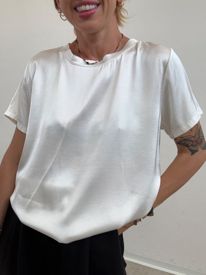 TSHIRT BETTA SATIN LATTE;TSHIRT BETTA SATIN LATTE;TSHIRT BETTA SATIN LATTE;TSHIRT BETTA SATIN LATTE