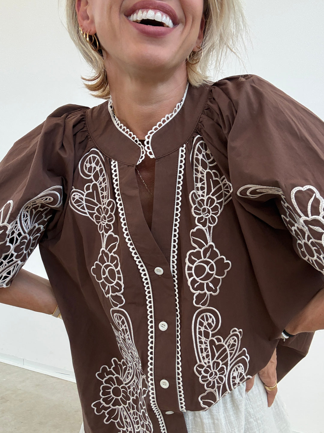 CAMICIA LUISA RICAMO MARRONE