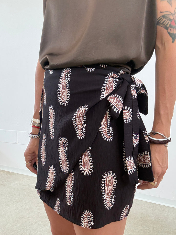 MINIGONNA PAREO NERA PAISLEY CUOIO