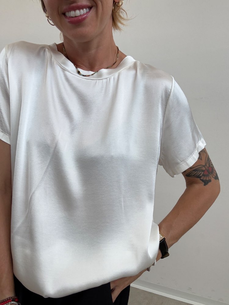 TSHIRT BETTA SATIN LATTE;TSHIRT BETTA SATIN LATTE;TSHIRT BETTA SATIN LATTE;TSHIRT BETTA SATIN LATTE