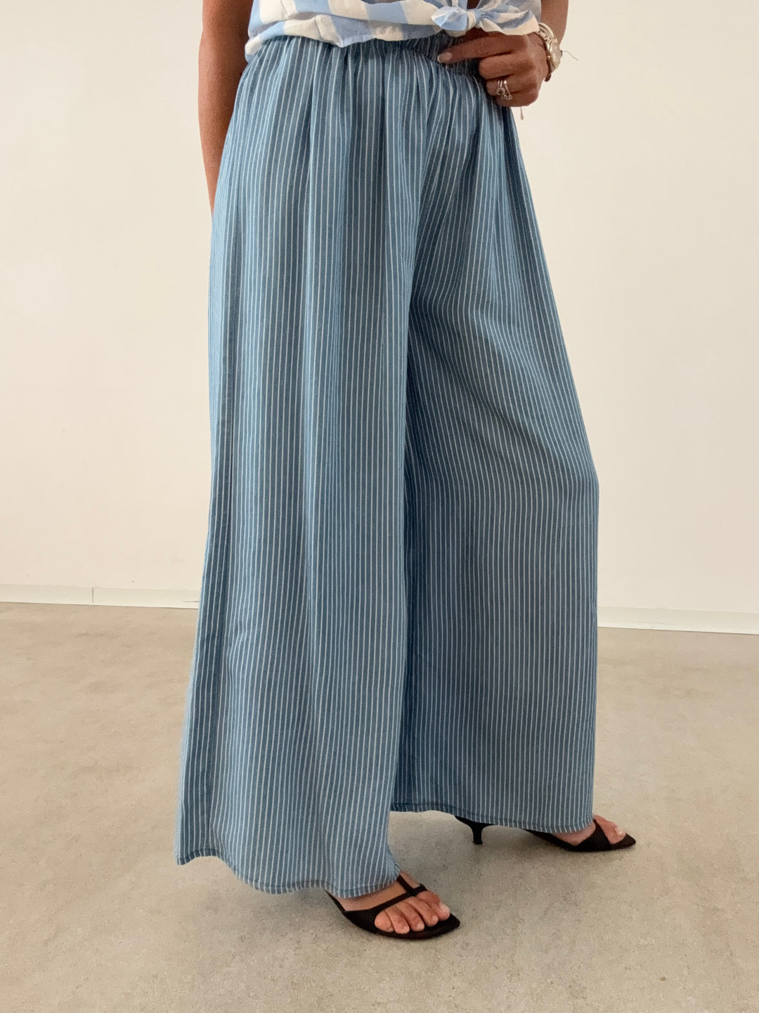PANTA RIGHE EFFETTO DENIM CHIARO