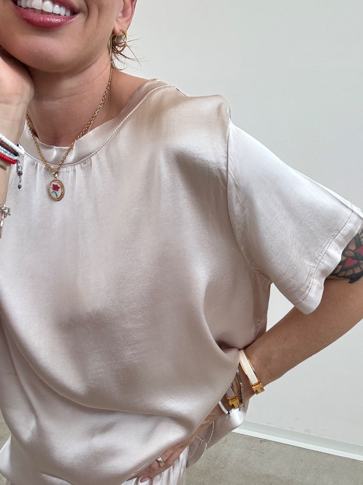 TSHIRT BETTA SATIN LIGHT BEIGE;TSHIRT BETTA SATIN LIGHT BEIGE;TSHIRT BETTA SATIN LIGHT BEIGE;TSHIRT BETTA SATIN LIGHT BEIGE;TSHIRT BETTA SATIN LIGHT BEIGE;TSHIRT BETTA SATIN LIGHT BEIGE