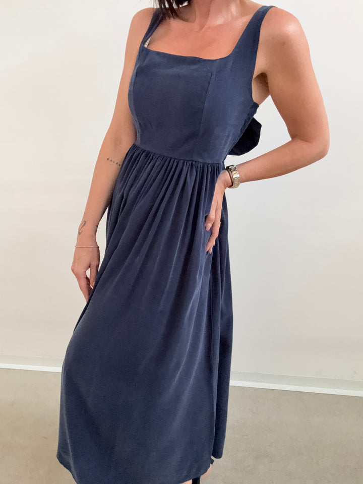 ABITO FIOCCO BLU