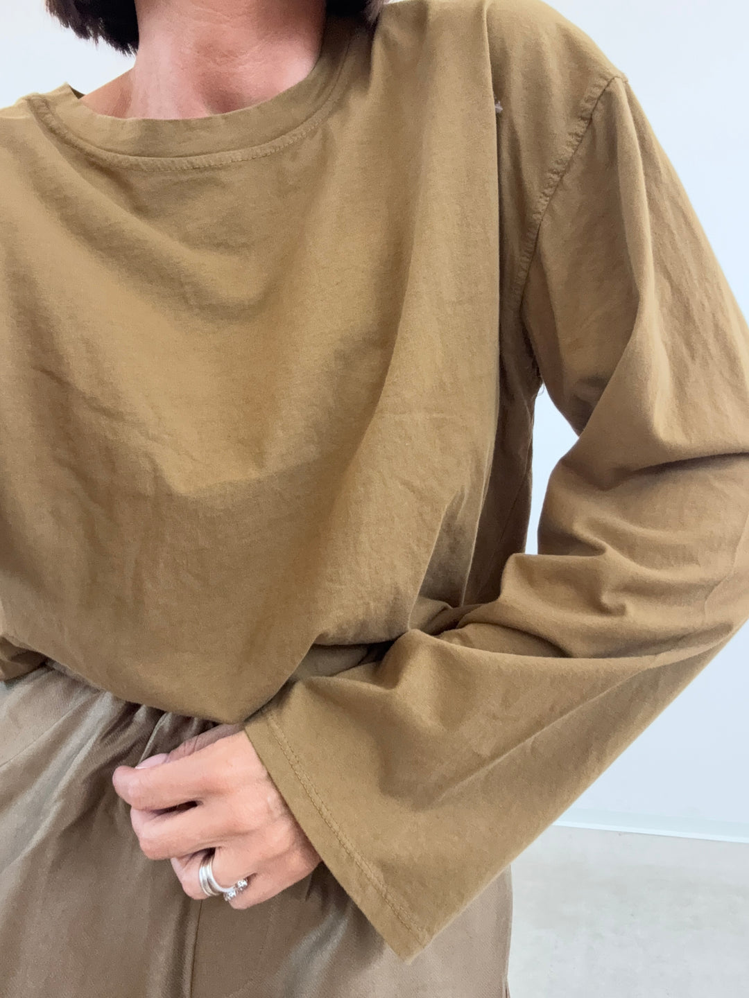 TSHIRT OVER BASIC MANICA LUNGA MASTICE