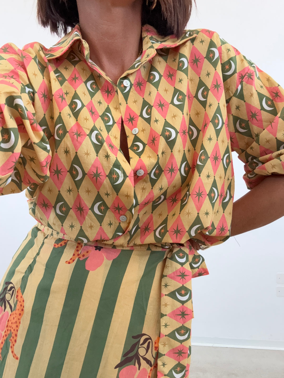 CAMICIA COSTELLAZIONE OCRA/VERDE