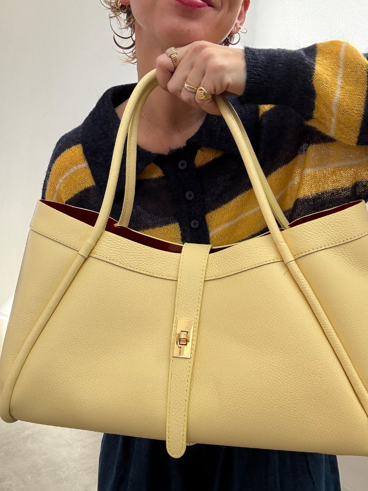 BORSA VALE MARTELLATA PALE YELLOW;BORSA VALE MARTELLATA PALE YELLOW;BORSA VALE MARTELLATA PALE YELLOW;BORSA VALE MARTELLATA PALE YELLOW;BORSA VALE MARTELLATA PALE YELLOW;BORSA VALE MARTELLATA PALE YELLOW;BORSA VALE MARTELLATA PALE YELLOW;BORSA VALE MARTELLATA PALE YELLOW;BORSA VALE MARTELLATA PALE YELLOW;BORSA VALE MARTELLATA PALE YELLOW;BORSA VALE MARTELLATA PALE YELLOW;BORSA VALE MARTELLATA PALE YELLOW