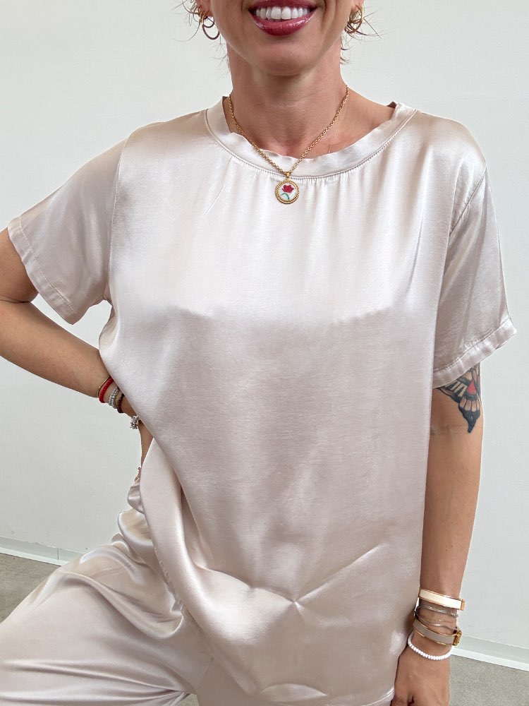 TSHIRT BETTA SATIN LIGHT BEIGE;TSHIRT BETTA SATIN LIGHT BEIGE;TSHIRT BETTA SATIN LIGHT BEIGE;TSHIRT BETTA SATIN LIGHT BEIGE;TSHIRT BETTA SATIN LIGHT BEIGE;TSHIRT BETTA SATIN LIGHT BEIGE