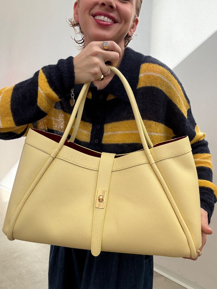 BORSA VALE MARTELLATA PALE YELLOW;BORSA VALE MARTELLATA PALE YELLOW;BORSA VALE MARTELLATA PALE YELLOW;BORSA VALE MARTELLATA PALE YELLOW;BORSA VALE MARTELLATA PALE YELLOW;BORSA VALE MARTELLATA PALE YELLOW;BORSA VALE MARTELLATA PALE YELLOW;BORSA VALE MARTELLATA PALE YELLOW;BORSA VALE MARTELLATA PALE YELLOW;BORSA VALE MARTELLATA PALE YELLOW;BORSA VALE MARTELLATA PALE YELLOW;BORSA VALE MARTELLATA PALE YELLOW