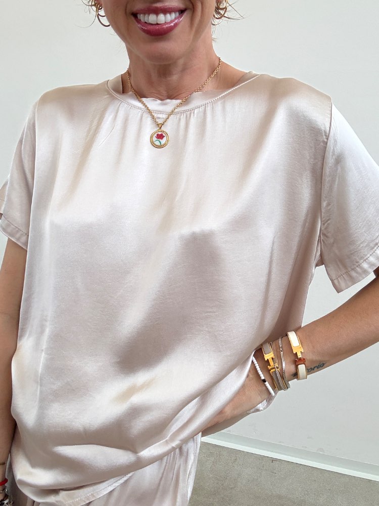 TSHIRT BETTA SATIN LIGHT BEIGE;TSHIRT BETTA SATIN LIGHT BEIGE;TSHIRT BETTA SATIN LIGHT BEIGE;TSHIRT BETTA SATIN LIGHT BEIGE;TSHIRT BETTA SATIN LIGHT BEIGE;TSHIRT BETTA SATIN LIGHT BEIGE