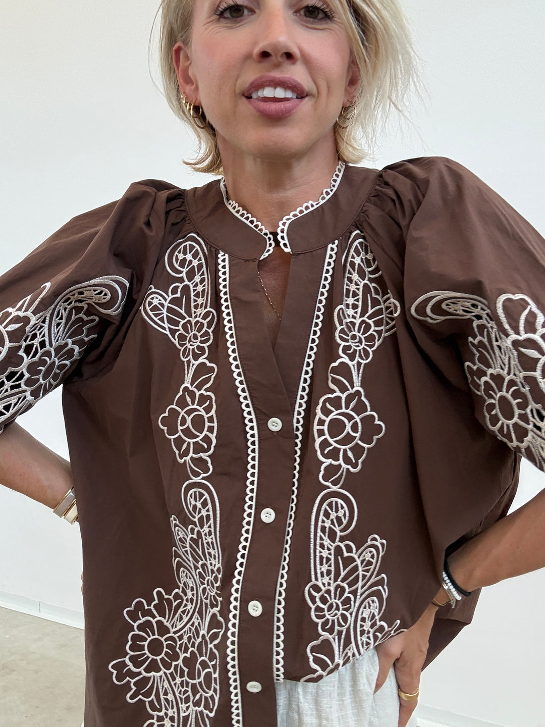 CAMICIA LUISA RICAMO MARRONE