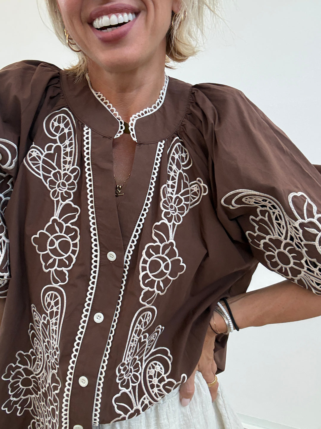 CAMICIA LUISA RICAMO MARRONE