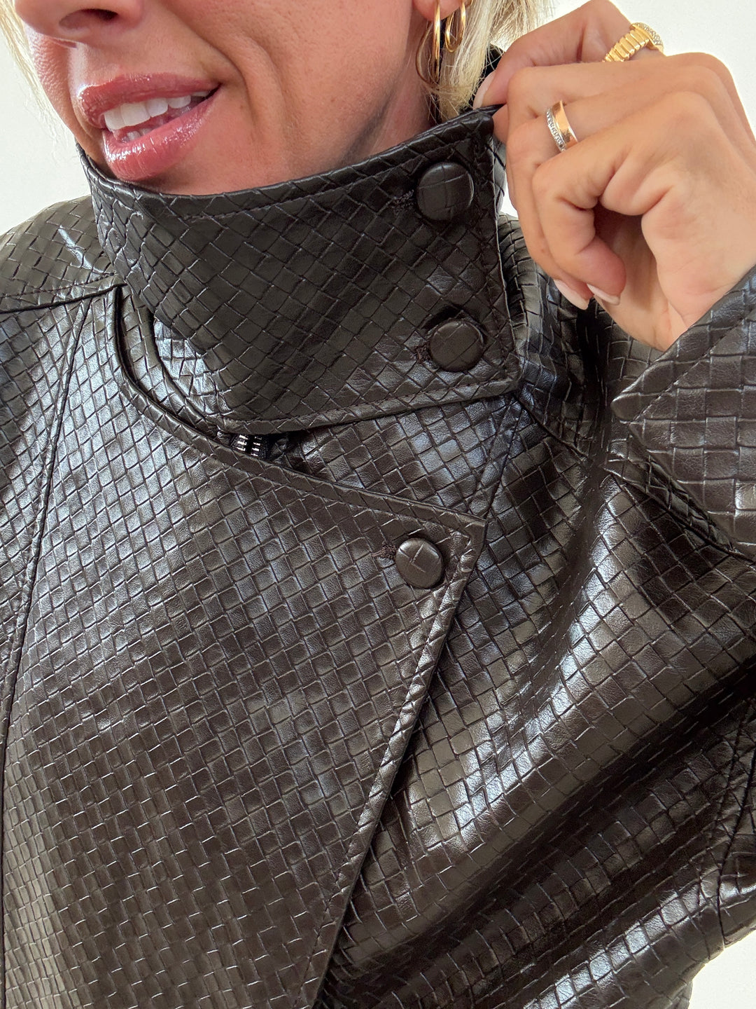 BOMBER INTRECCIATO BOTTONE MORO