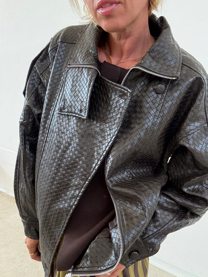 BOMBER INTRECCIATO BOTTONE MORO
