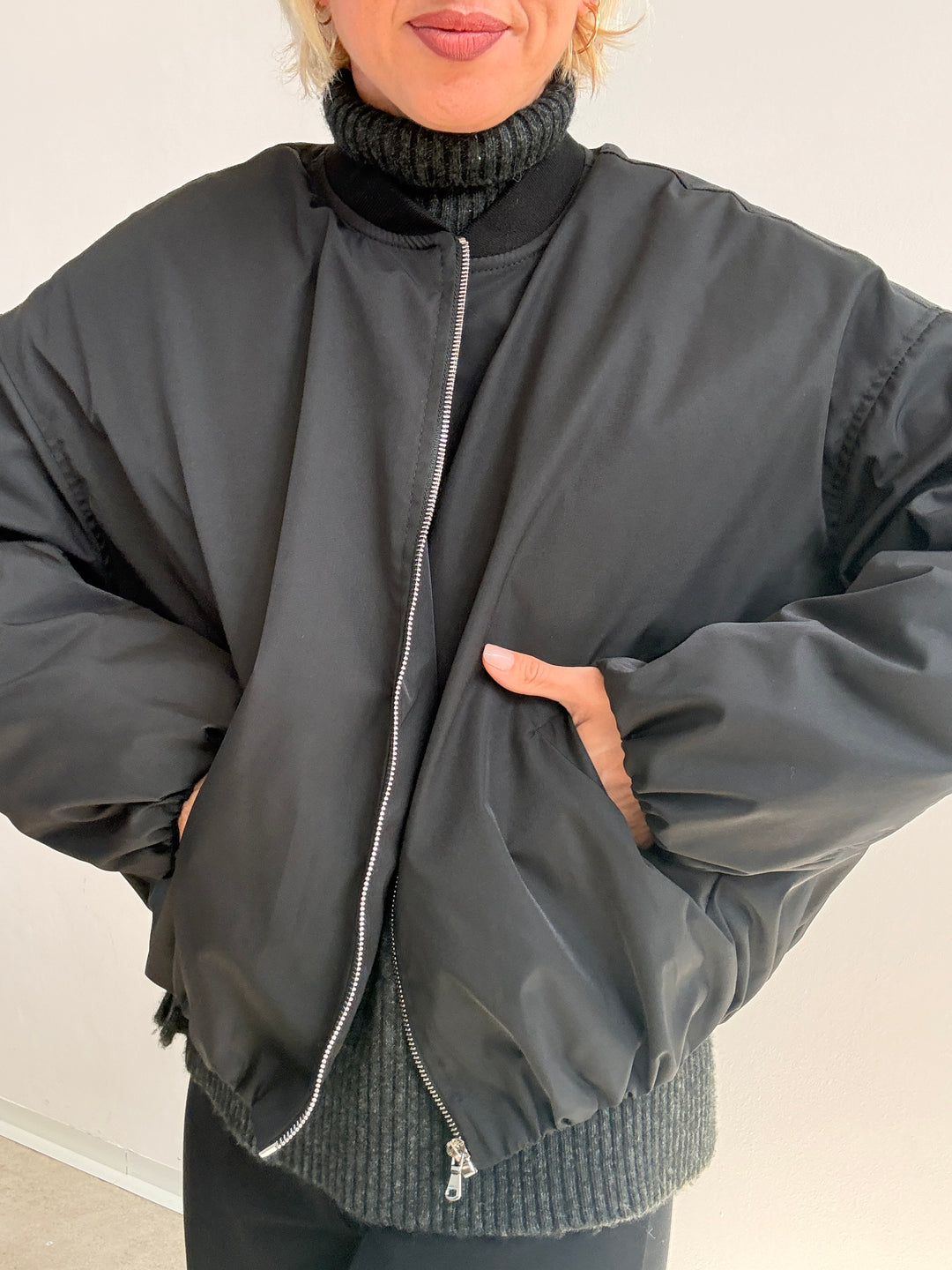 BOMBER MIREA MORO