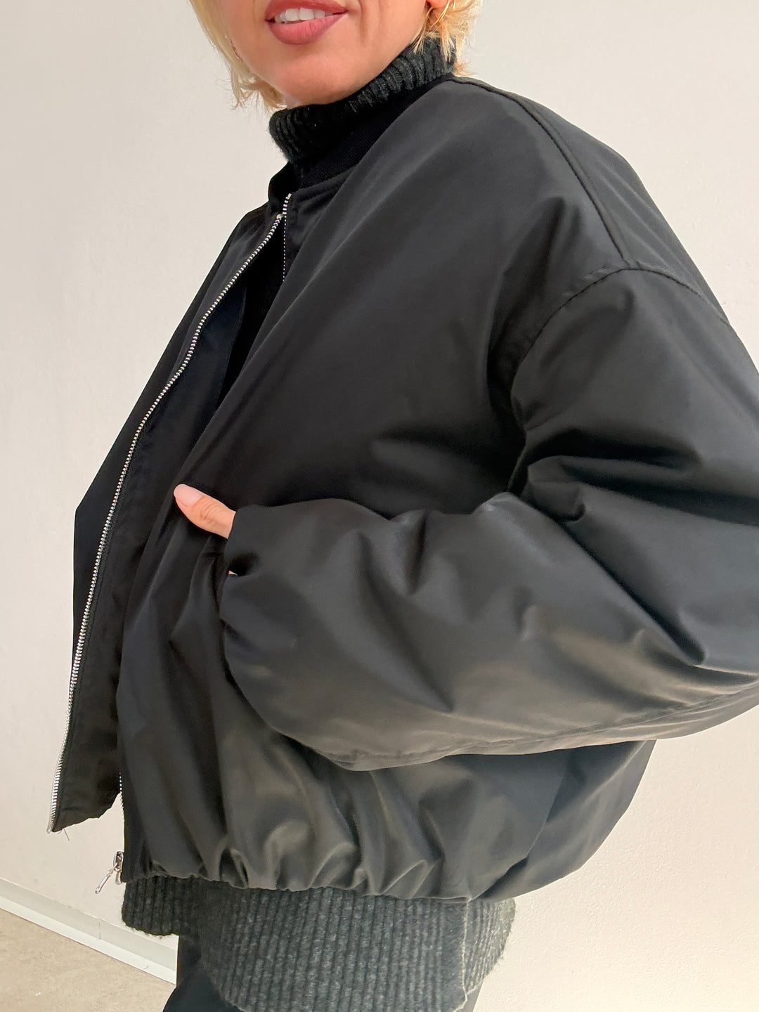 BOMBER MIREA MORO