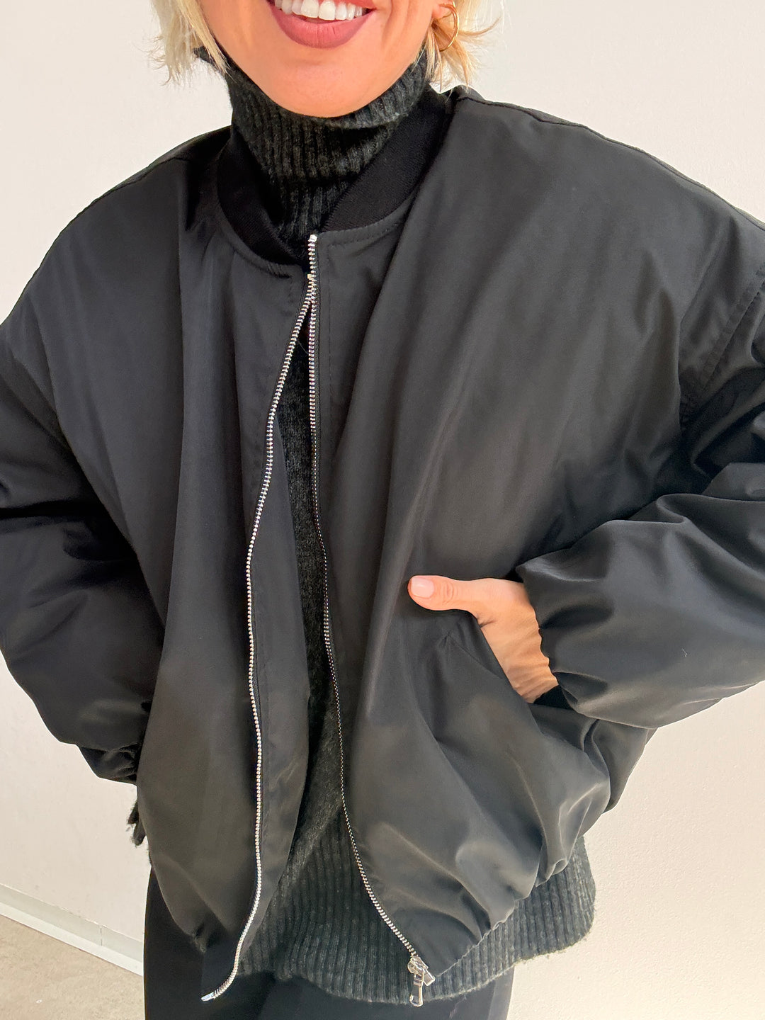 BOMBER MIREA MORO