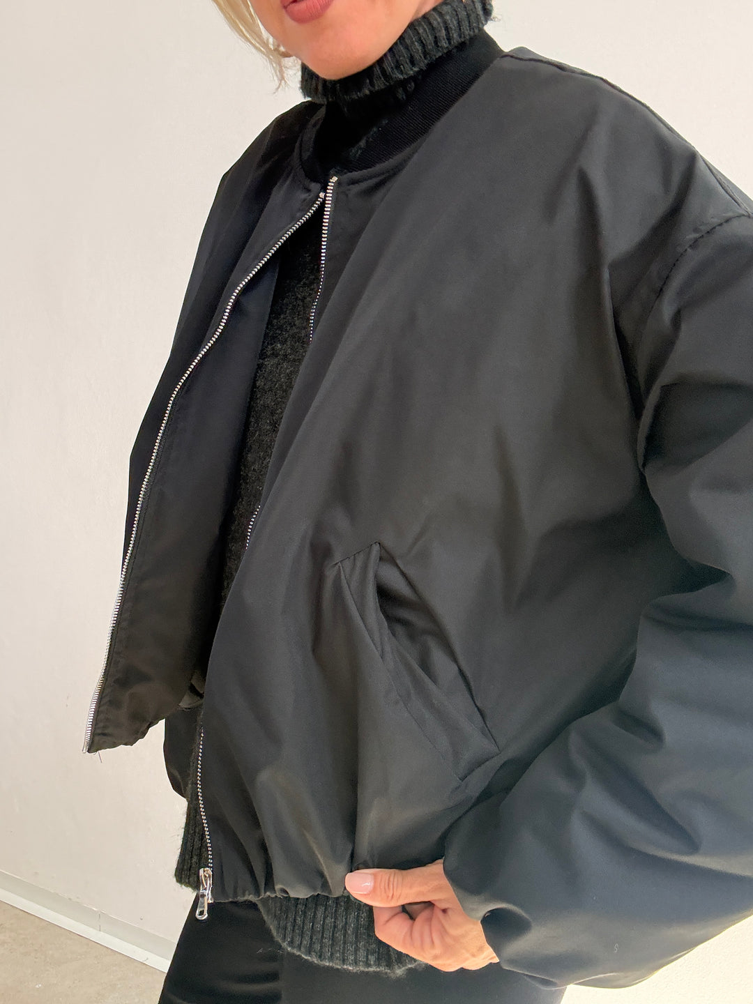 BOMBER MIREA MORO