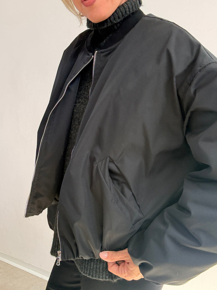 BOMBER MIREA MORO
