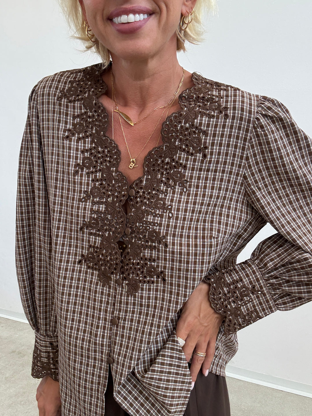 CAMICIA RICAMI CHECK CIOCCO/BIANCO