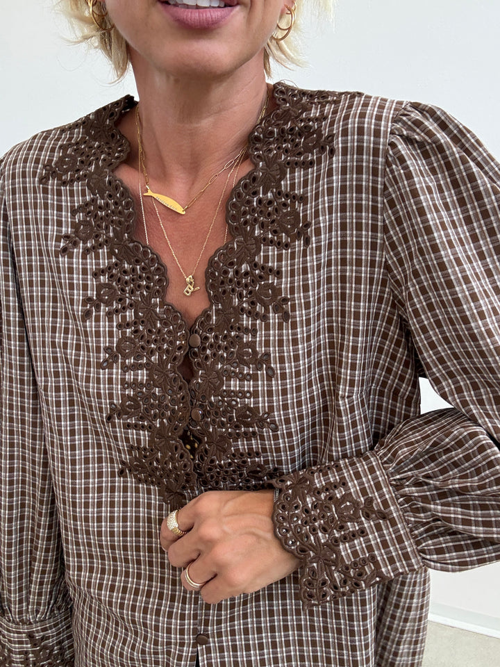 CAMICIA RICAMI CHECK CIOCCO/BIANCO