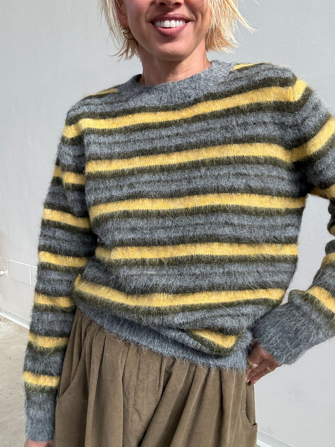 PULL TANIA RIGA GRIGIO/GIALLO