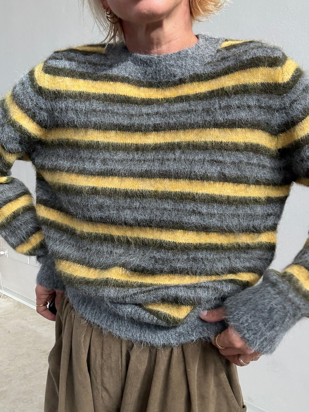 PULL TANIA RIGA GRIGIO/GIALLO