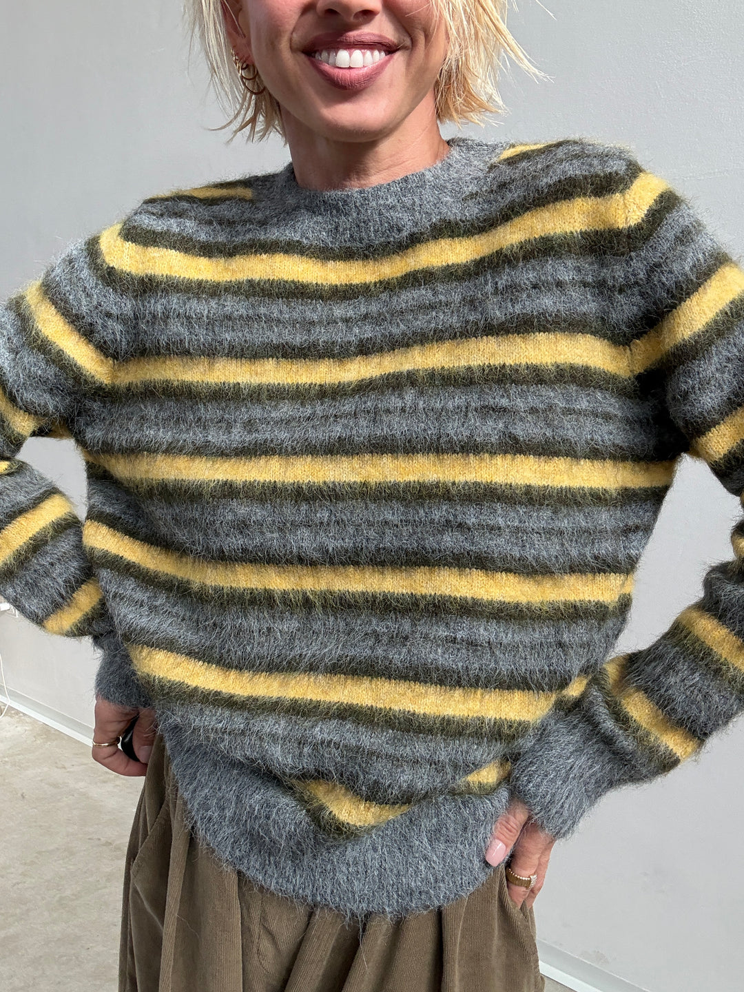 PULL TANIA RIGA GRIGIO/GIALLO