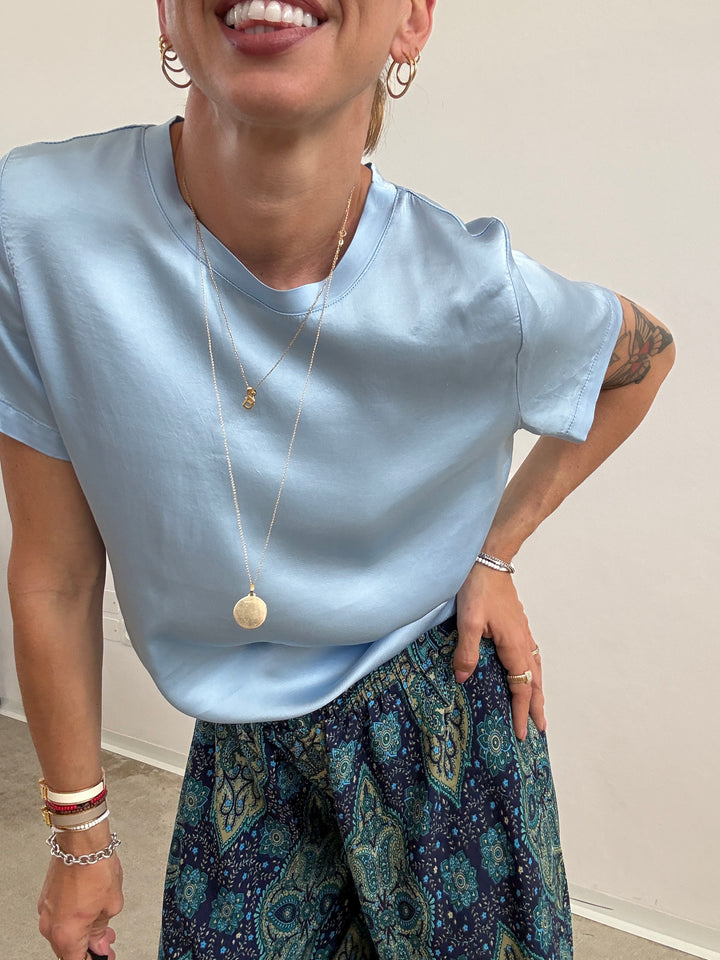TSHIRT BETTA SATIN CELESTE
