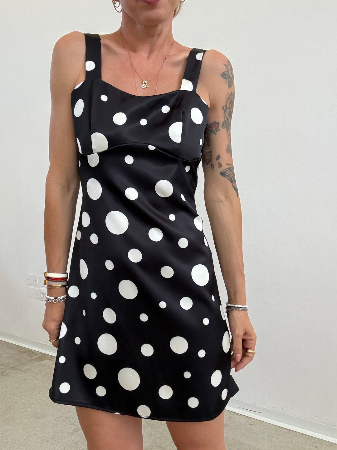 ABITO POIS CORTO NERO