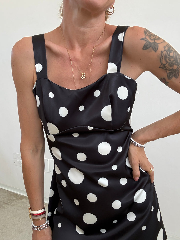 ABITO POIS CORTO NERO