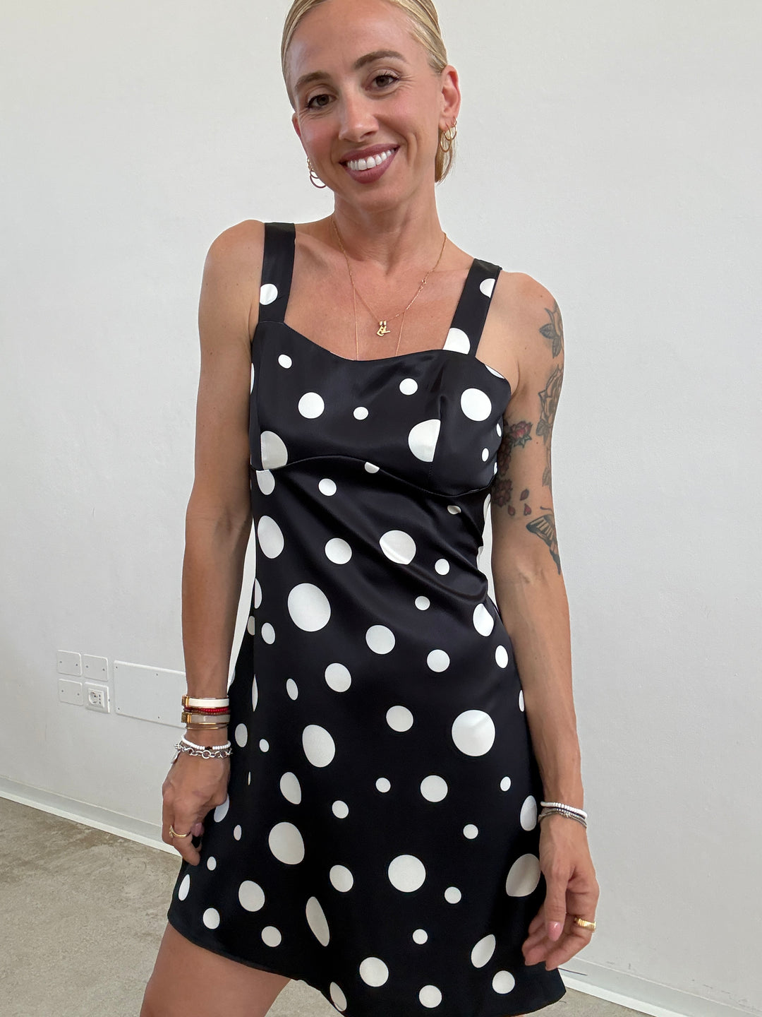 ABITO POIS CORTO NERO