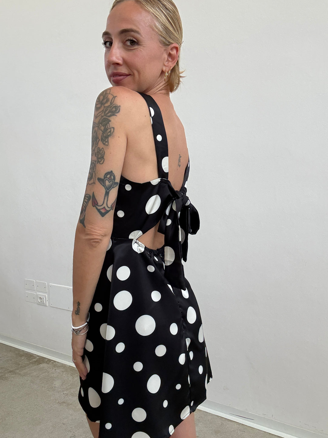 ABITO POIS CORTO NERO