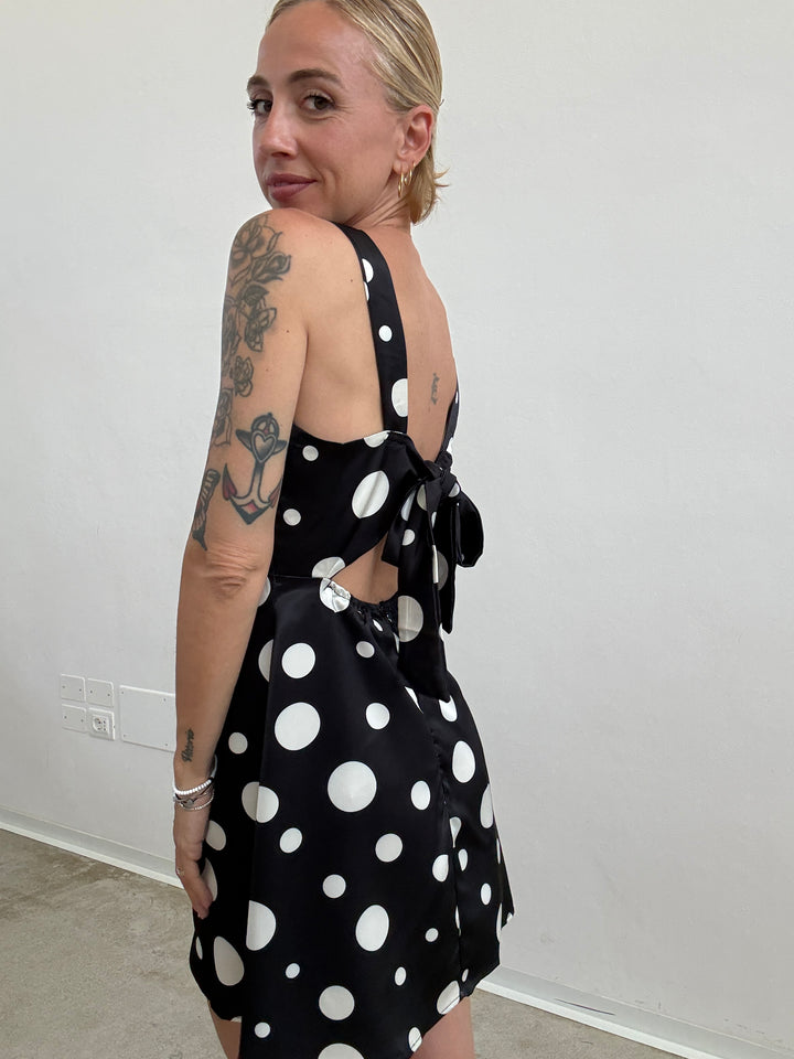 ABITO POIS CORTO NERO