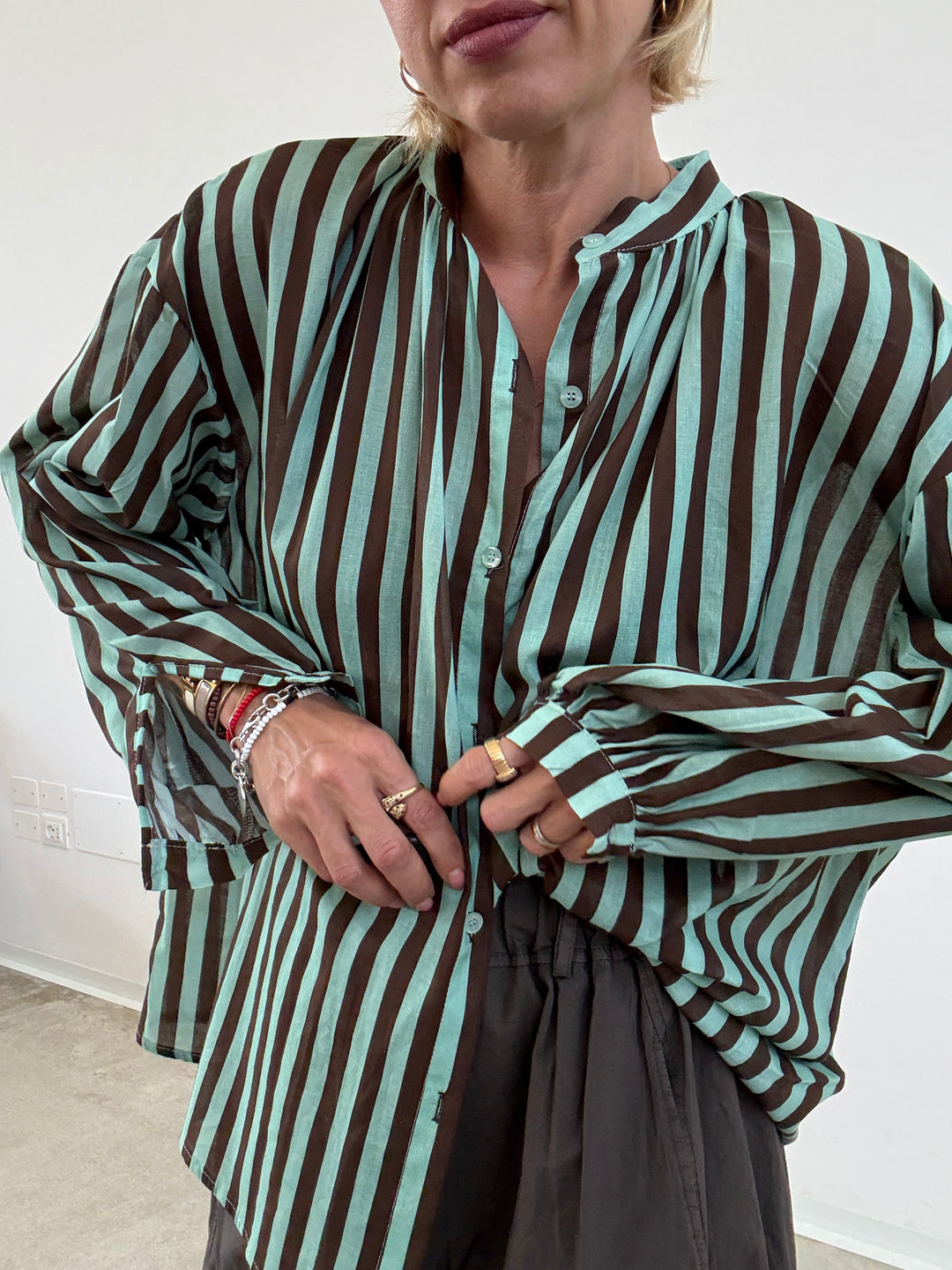 CAMICIA MUSSOLA RIGA MENTA/CIOCCO