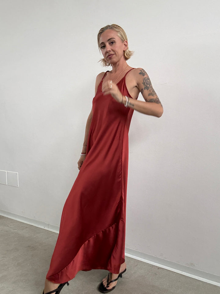 ABITO LINGERIE SATIN ROSSO MATTONE