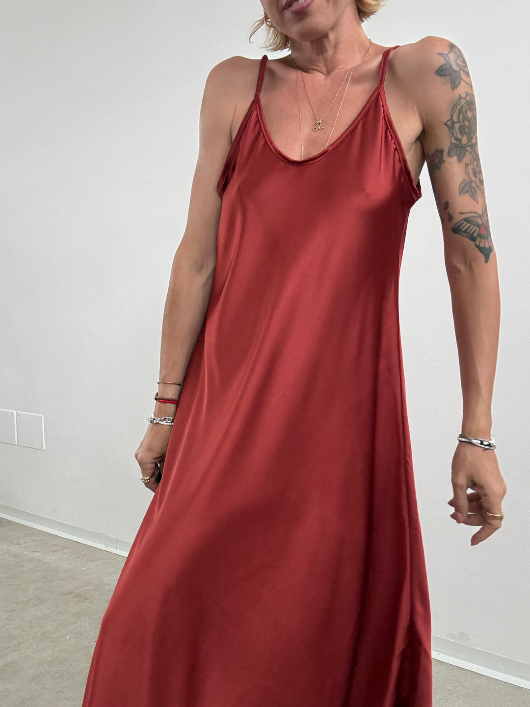 ABITO LINGERIE SATIN ROSSO MATTONE