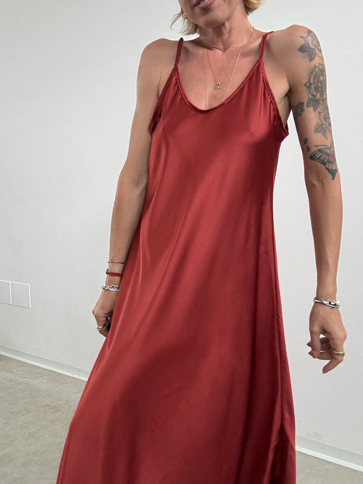 ABITO LINGERIE SATIN ROSSO MATTONE