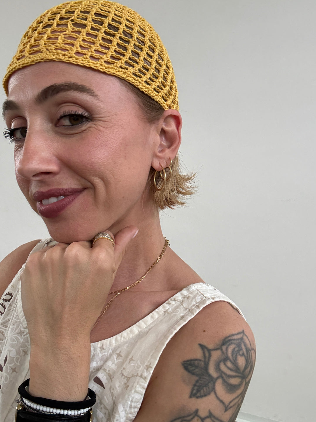 CAPPELLO UNCINETTO OCRA