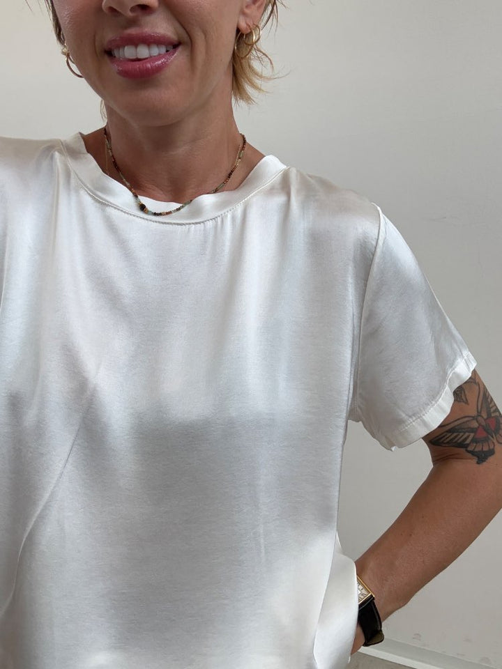 TSHIRT BETTA SATIN LATTE;TSHIRT BETTA SATIN LATTE;TSHIRT BETTA SATIN LATTE;TSHIRT BETTA SATIN LATTE