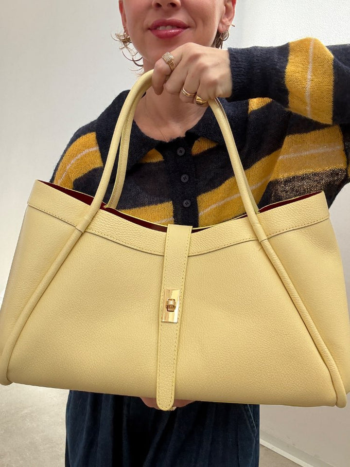 BORSA VALE MARTELLATA PALE YELLOW;BORSA VALE MARTELLATA PALE YELLOW;BORSA VALE MARTELLATA PALE YELLOW;BORSA VALE MARTELLATA PALE YELLOW;BORSA VALE MARTELLATA PALE YELLOW;BORSA VALE MARTELLATA PALE YELLOW;BORSA VALE MARTELLATA PALE YELLOW;BORSA VALE MARTELLATA PALE YELLOW;BORSA VALE MARTELLATA PALE YELLOW;BORSA VALE MARTELLATA PALE YELLOW;BORSA VALE MARTELLATA PALE YELLOW;BORSA VALE MARTELLATA PALE YELLOW