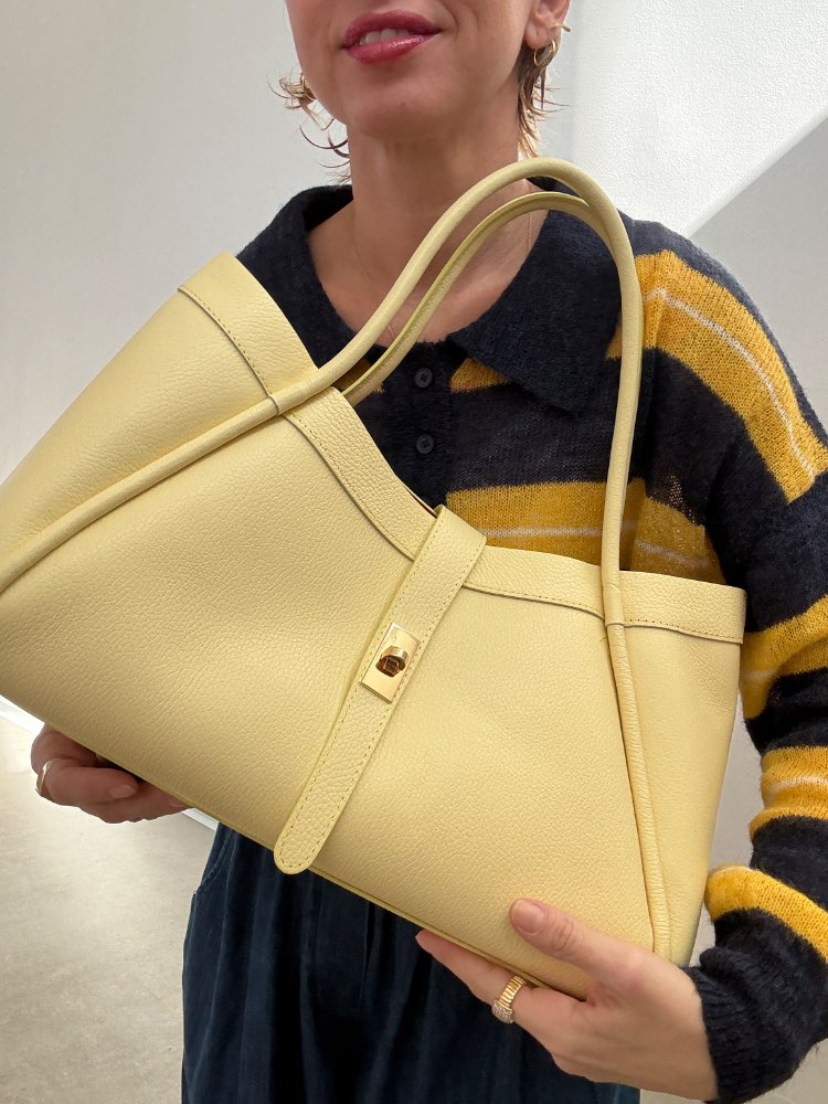 BORSA VALE MARTELLATA PALE YELLOW;BORSA VALE MARTELLATA PALE YELLOW;BORSA VALE MARTELLATA PALE YELLOW;BORSA VALE MARTELLATA PALE YELLOW;BORSA VALE MARTELLATA PALE YELLOW;BORSA VALE MARTELLATA PALE YELLOW;BORSA VALE MARTELLATA PALE YELLOW;BORSA VALE MARTELLATA PALE YELLOW;BORSA VALE MARTELLATA PALE YELLOW;BORSA VALE MARTELLATA PALE YELLOW;BORSA VALE MARTELLATA PALE YELLOW;BORSA VALE MARTELLATA PALE YELLOW