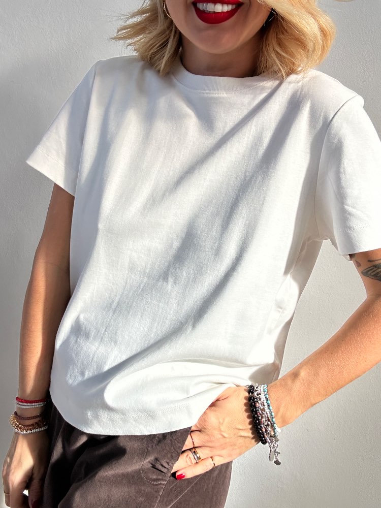 TSHIRT NAIMA BIANCA;TSHIRT NAIMA BIANCA;TSHIRT NAIMA BIANCA;TSHIRT NAIMA BIANCA;TSHIRT NAIMA BIANCA