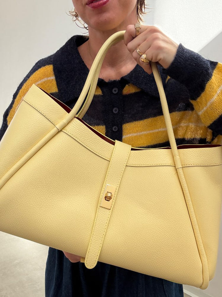 BORSA VALE MARTELLATA PALE YELLOW;BORSA VALE MARTELLATA PALE YELLOW;BORSA VALE MARTELLATA PALE YELLOW;BORSA VALE MARTELLATA PALE YELLOW;BORSA VALE MARTELLATA PALE YELLOW;BORSA VALE MARTELLATA PALE YELLOW;BORSA VALE MARTELLATA PALE YELLOW;BORSA VALE MARTELLATA PALE YELLOW;BORSA VALE MARTELLATA PALE YELLOW;BORSA VALE MARTELLATA PALE YELLOW;BORSA VALE MARTELLATA PALE YELLOW;BORSA VALE MARTELLATA PALE YELLOW
