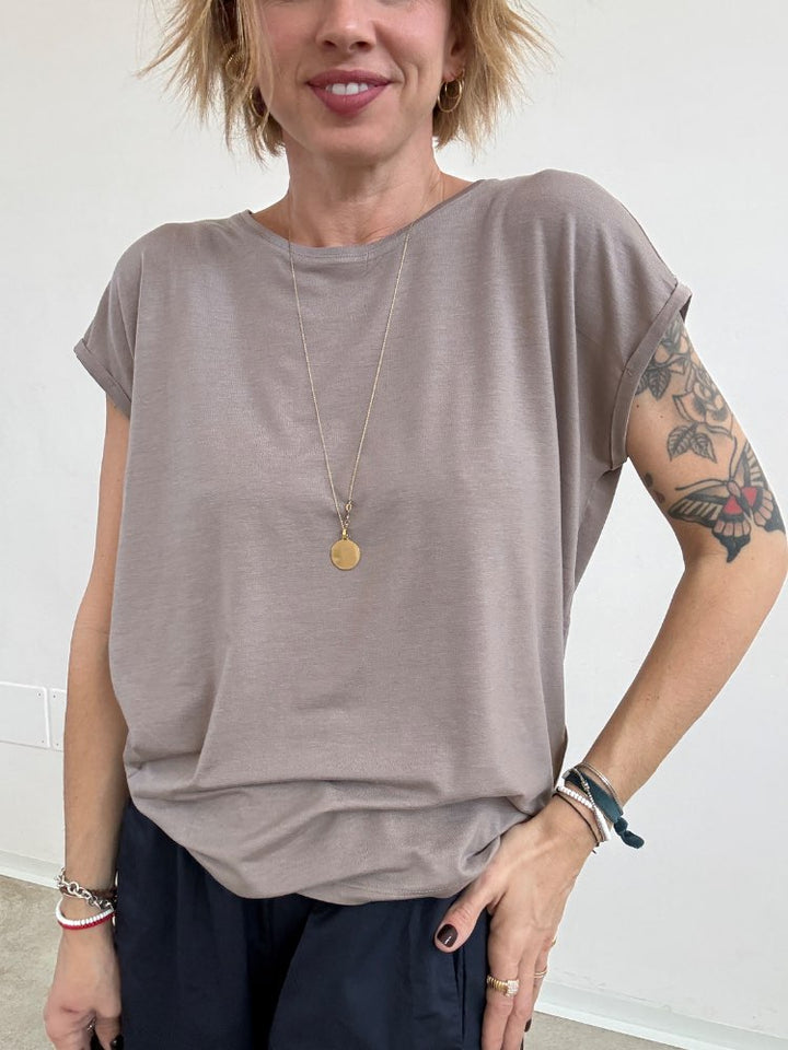 TSHIRT MAVA TAUPE;TSHIRT MAVA TAUPE;TSHIRT MAVA TAUPE;TSHIRT MAVA TAUPE;TSHIRT MAVA TAUPE;TSHIRT MAVA TAUPE;TSHIRT MAVA TAUPE;TSHIRT MAVA TAUPE;TSHIRT MAVA TAUPE;TSHIRT MAVA TAUPE;TSHIRT MAVA TAUPE;TSHIRT MAVA TAUPE