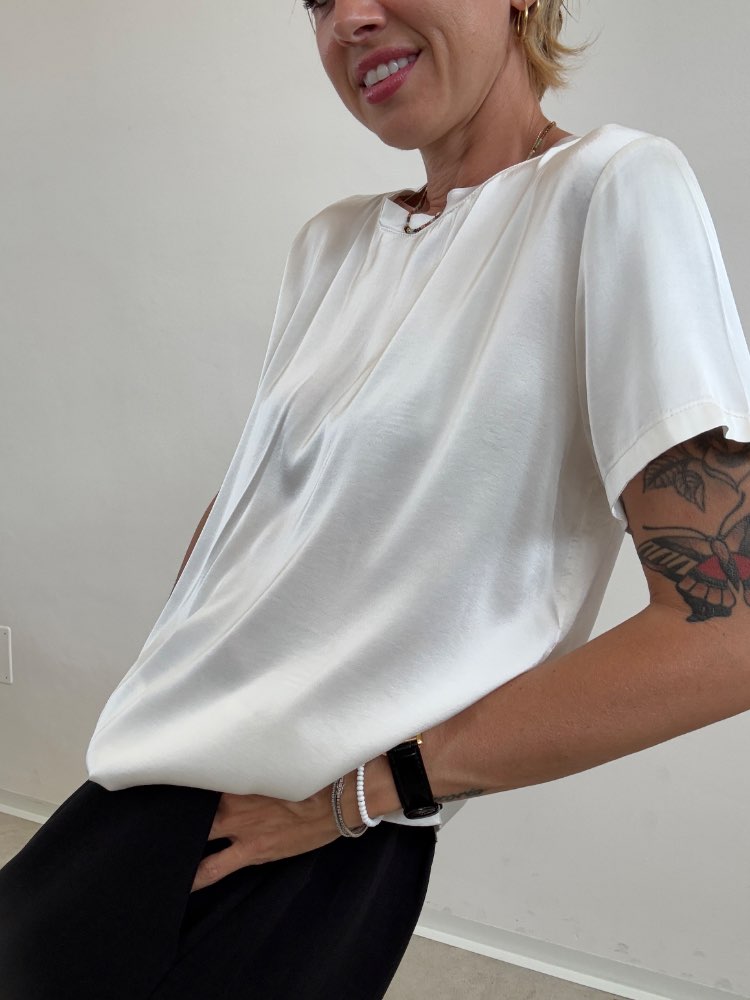 TSHIRT BETTA SATIN LATTE;TSHIRT BETTA SATIN LATTE;TSHIRT BETTA SATIN LATTE;TSHIRT BETTA SATIN LATTE