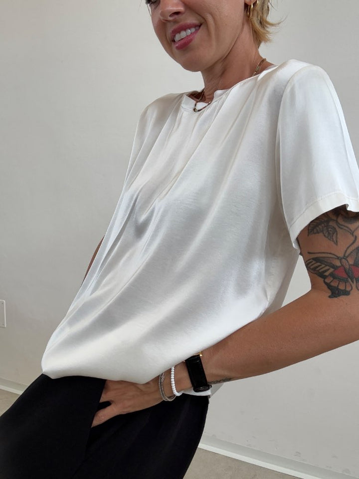TSHIRT BETTA SATIN LATTE;TSHIRT BETTA SATIN LATTE;TSHIRT BETTA SATIN LATTE;TSHIRT BETTA SATIN LATTE